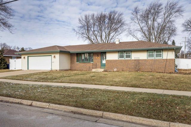 1913 Black Bridge Road, Janesville, WI 53545