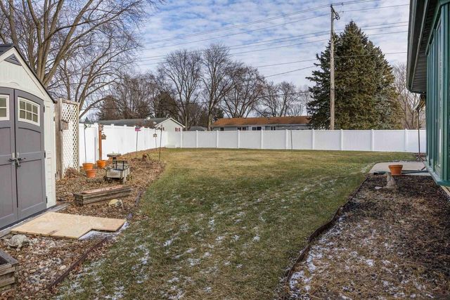 1913 Black Bridge Road, Janesville, WI 53545