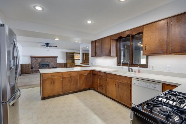 1913 Black Bridge Road, Janesville, WI 53545