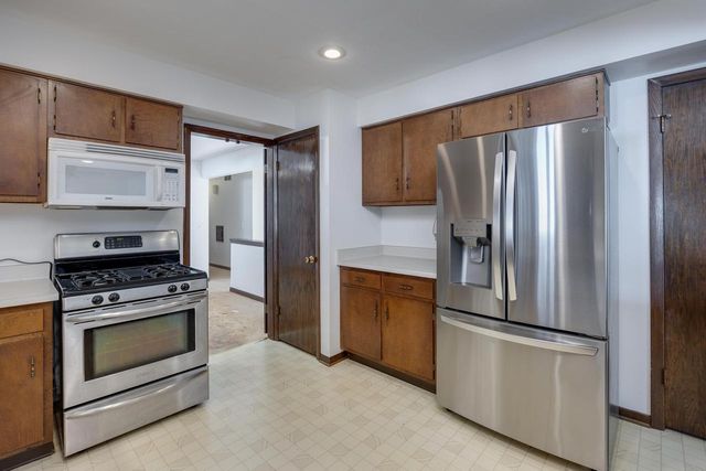 1913 Black Bridge Road, Janesville, WI 53545