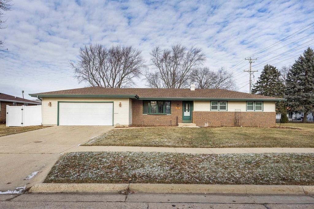 1913 Black Bridge Road, Janesville, WI 53545