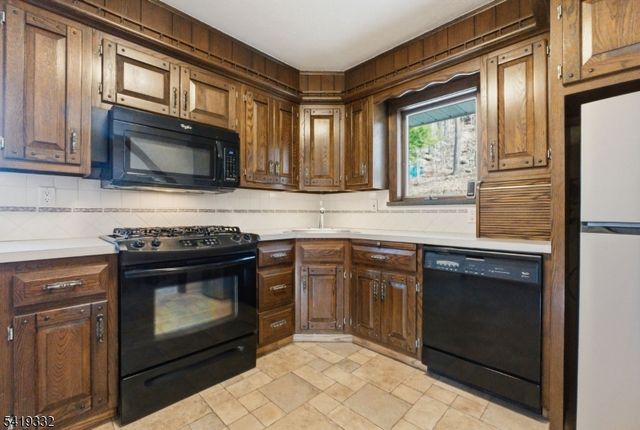 116 Rafkind Rd, Bloomingdale Boro, NJ 07403