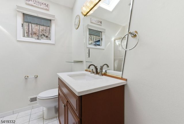 116 Rafkind Rd, Bloomingdale Boro, NJ 07403