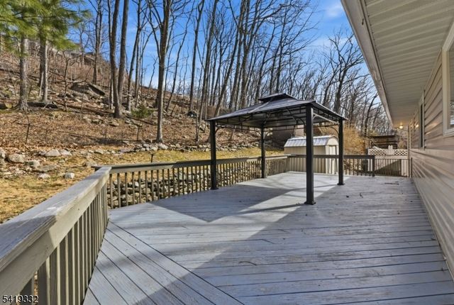 116 Rafkind Rd, Bloomingdale Boro, NJ 07403