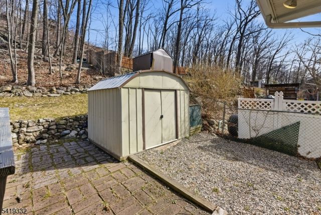 116 Rafkind Rd, Bloomingdale Boro, NJ 07403