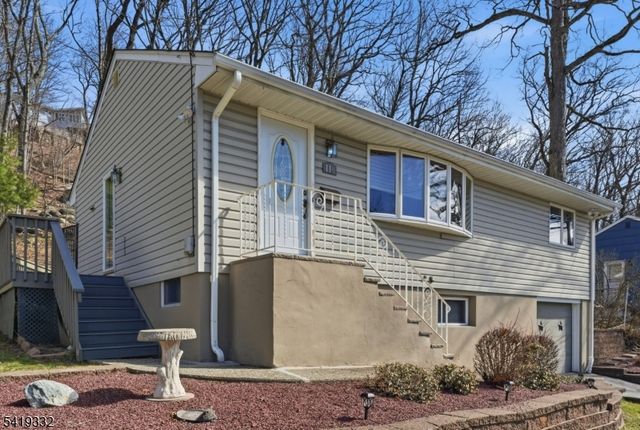 116 Rafkind Rd, Bloomingdale Boro, NJ 07403