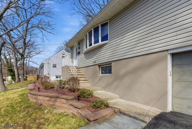 116 Rafkind Rd, Bloomingdale Boro, NJ 07403