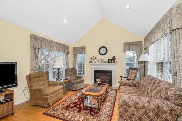14 Muirfield Way 14, Chelmsford, MA 01863