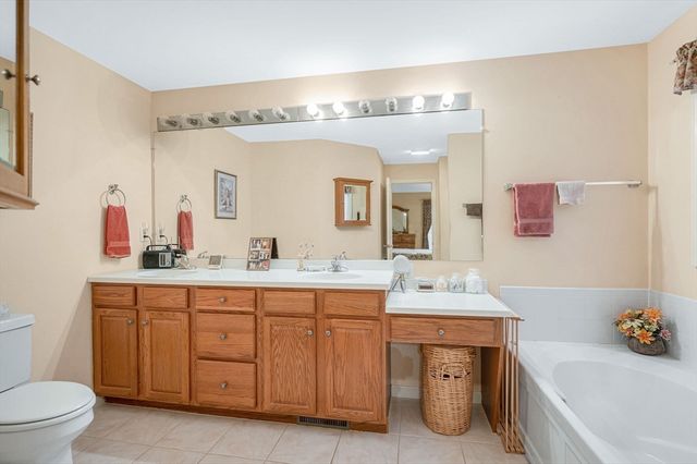 14 Muirfield Way 14, Chelmsford, MA 01863