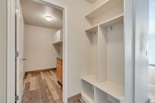 1041 ASCOT DR, North Salt Lake, UT 84054