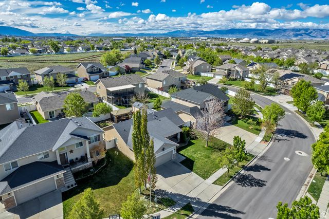 1041 ASCOT DR, North Salt Lake, UT 84054