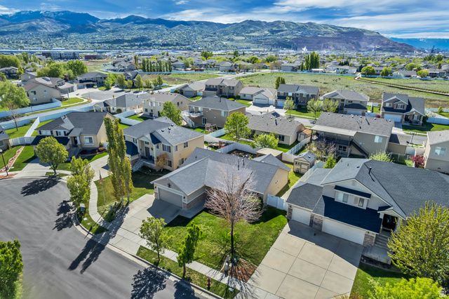 1041 ASCOT DR, North Salt Lake, UT 84054