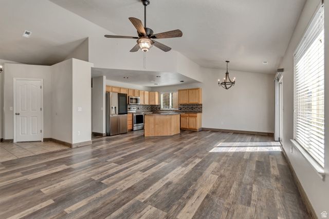 1041 ASCOT DR, North Salt Lake, UT 84054