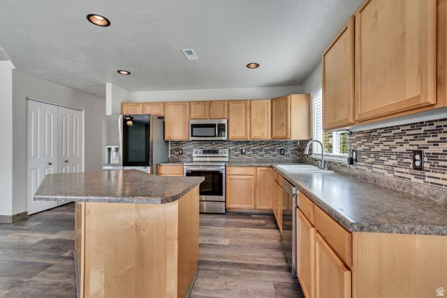 1041 ASCOT DR, North Salt Lake, UT 84054