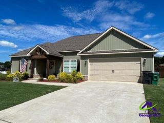 118 Locks heath Court, Perry, GA 31069