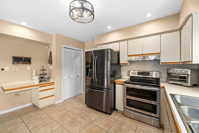 1307 LENNA AVENUE, Seffner, FL 33584
