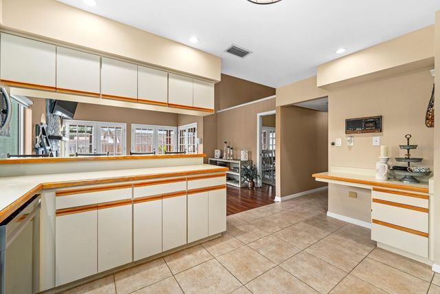 1307 LENNA AVENUE, Seffner, FL 33584