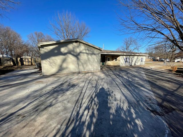 2455 N Boonville Avenue, Springfield, MO 65803