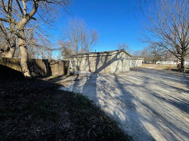 2455 N Boonville Avenue, Springfield, MO 65803