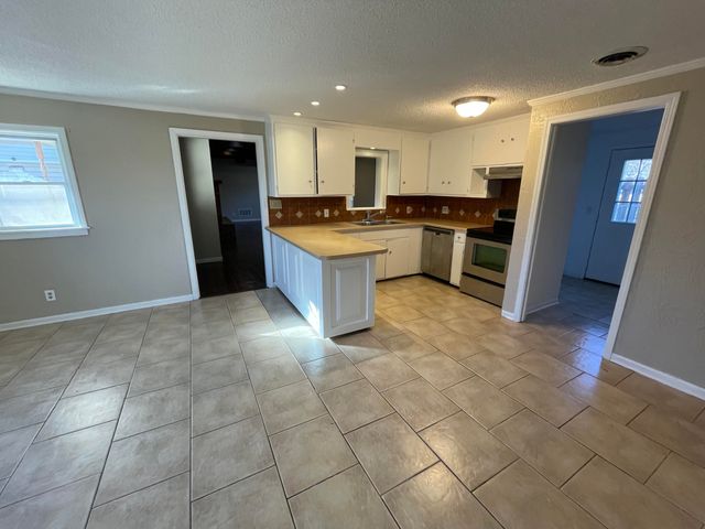 2455 N Boonville Avenue, Springfield, MO 65803