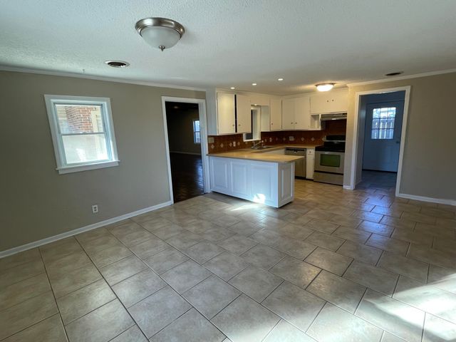 2455 N Boonville Avenue, Springfield, MO 65803