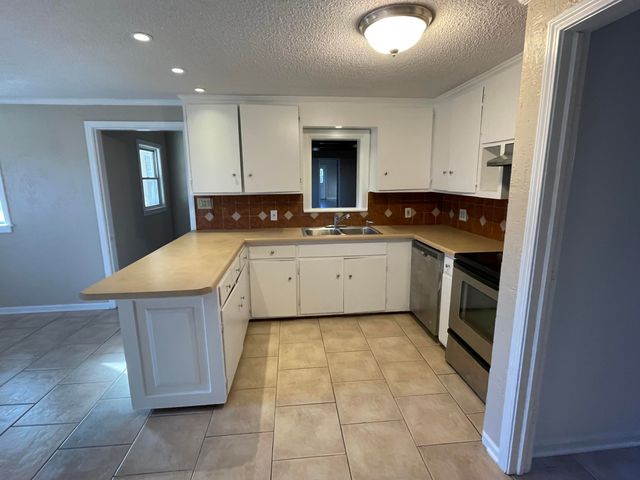 2455 N Boonville Avenue, Springfield, MO 65803