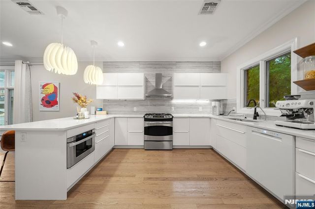 2405 Rossett Street, Fort Lee, NJ 07024