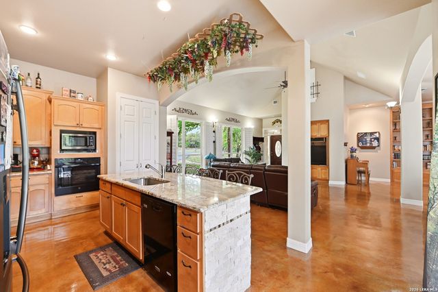 752 Taylor Pt, Bulverde, TX 78163