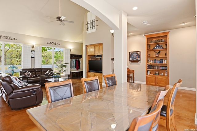 752 Taylor Pt, Bulverde, TX 78163