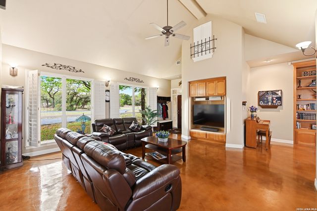 752 Taylor Pt, Bulverde, TX 78163