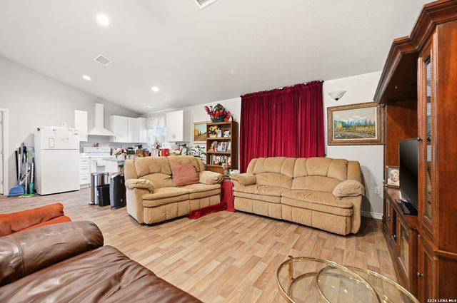 752 Taylor Pt, Bulverde, TX 78163