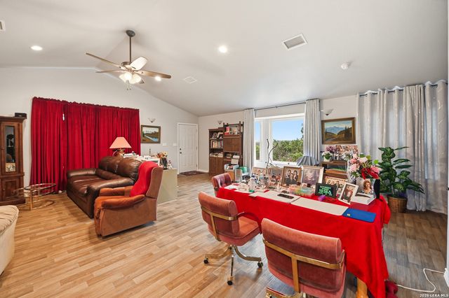 752 Taylor Pt, Bulverde, TX 78163