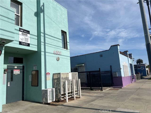 6812 S Hoover, Los Angeles, CA 90044