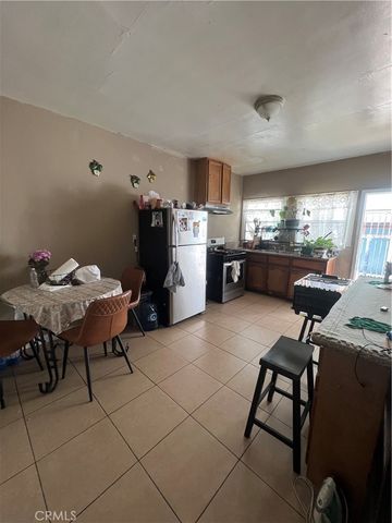 6812 S Hoover, Los Angeles, CA 90044