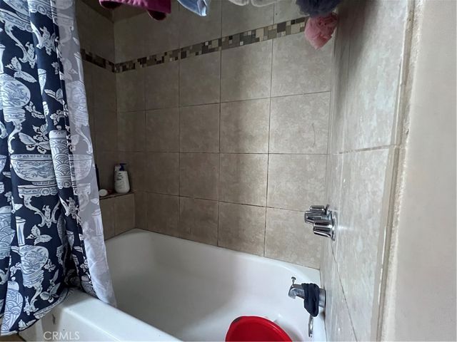 6812 S Hoover, Los Angeles, CA 90044