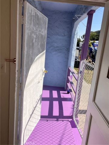 6812 S Hoover, Los Angeles, CA 90044