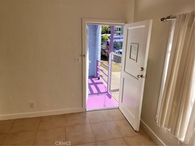 6812 S Hoover, Los Angeles, CA 90044