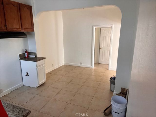 6812 S Hoover, Los Angeles, CA 90044