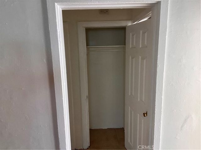 6812 S Hoover, Los Angeles, CA 90044