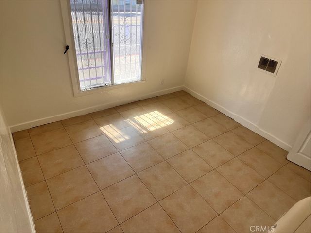 6812 S Hoover, Los Angeles, CA 90044