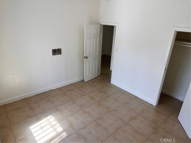 6812 S Hoover, Los Angeles, CA 90044