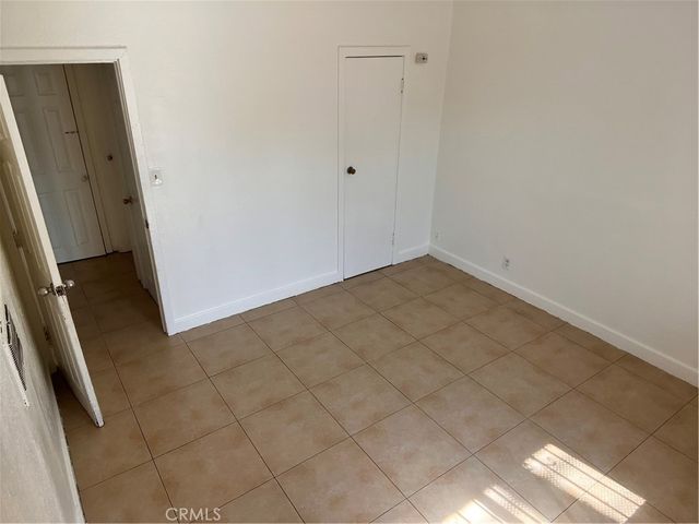 6812 S Hoover, Los Angeles, CA 90044