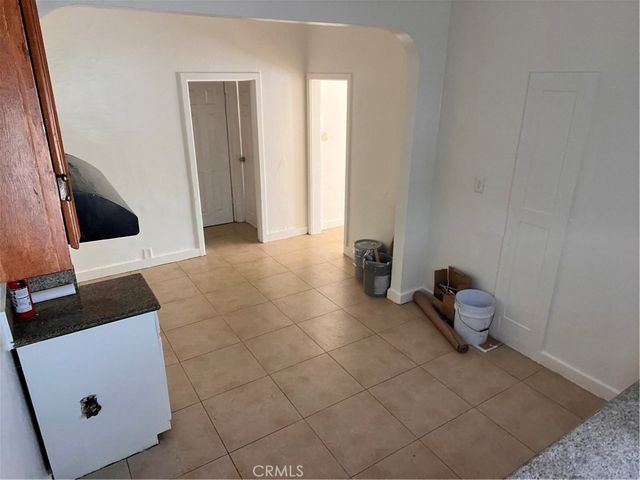 6812 S Hoover, Los Angeles, CA 90044