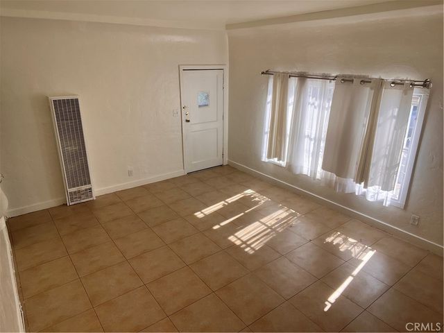 6812 S Hoover, Los Angeles, CA 90044