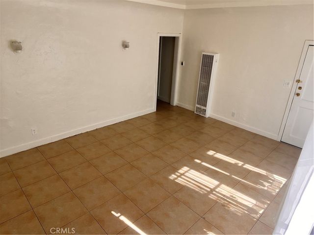 6812 S Hoover, Los Angeles, CA 90044