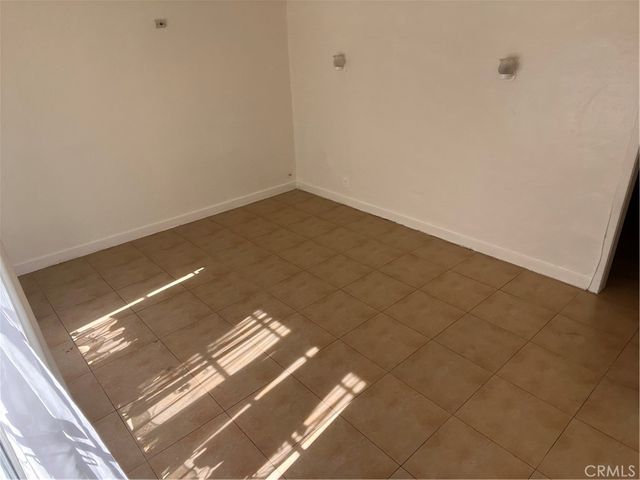 6812 S Hoover, Los Angeles, CA 90044