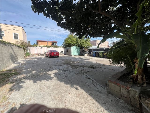 6812 S Hoover, Los Angeles, CA 90044