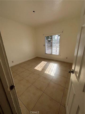 6812 S Hoover, Los Angeles, CA 90044