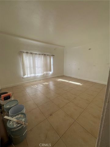 6812 S Hoover, Los Angeles, CA 90044