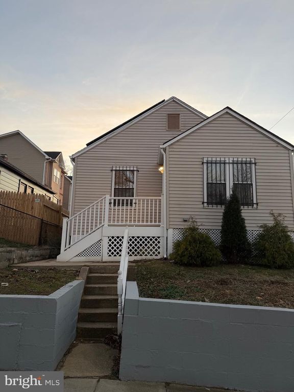 5501 JAY ST NE, Washington, DC 20019